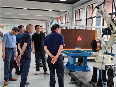 Srdačno dobrodošli vođe Udruženja industrije industrijskih robota u Changzhou...